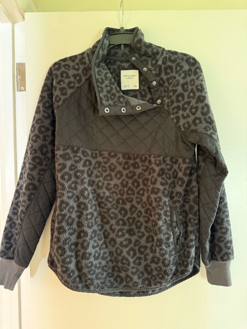 Abercrombie & Fitch Gray Leopard Quilted Fleece Pullover